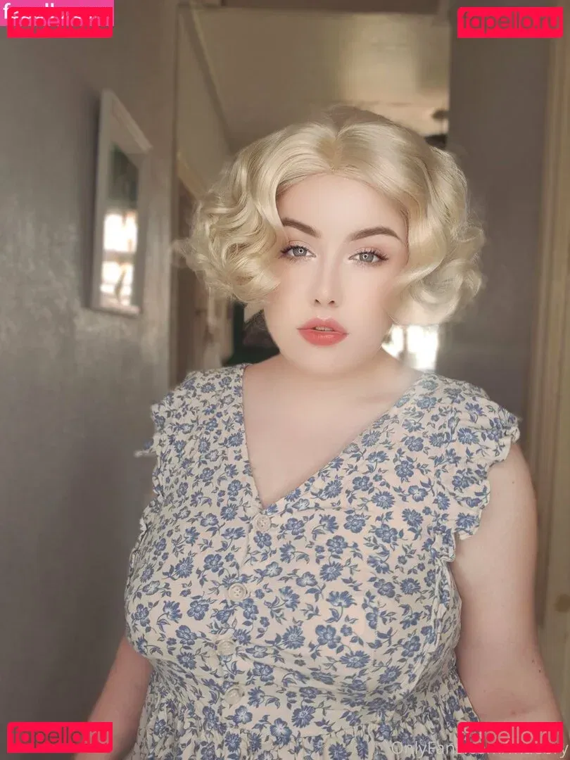 maebry Onlyfans Photo Gallery 