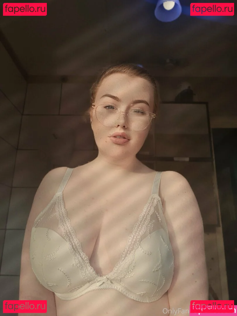 maebry Onlyfans Photo Gallery 