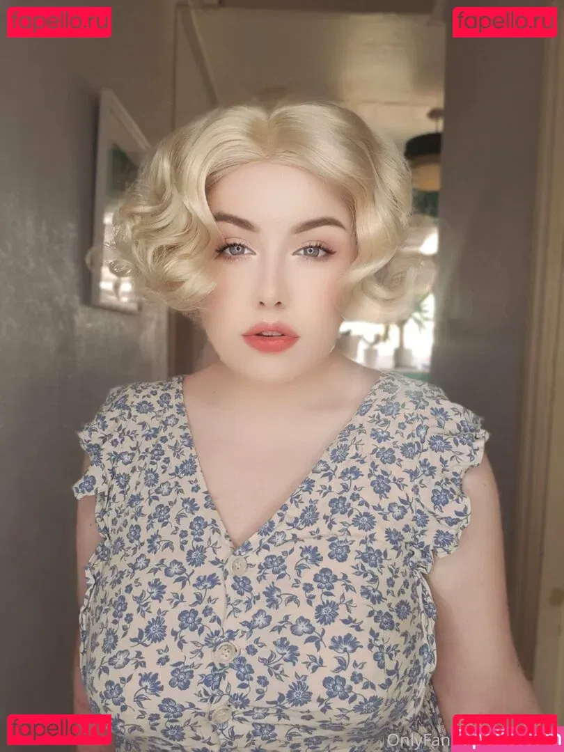 maebry Onlyfans Photo Gallery 