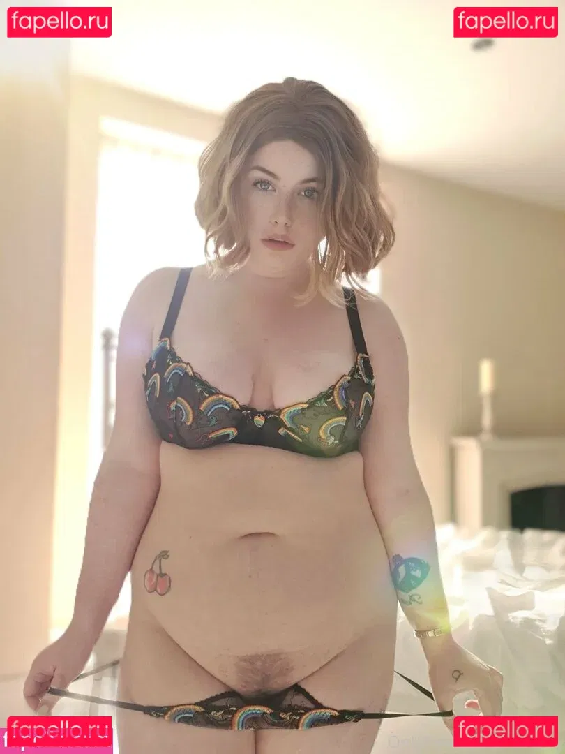 maebry Onlyfans Photo Gallery 