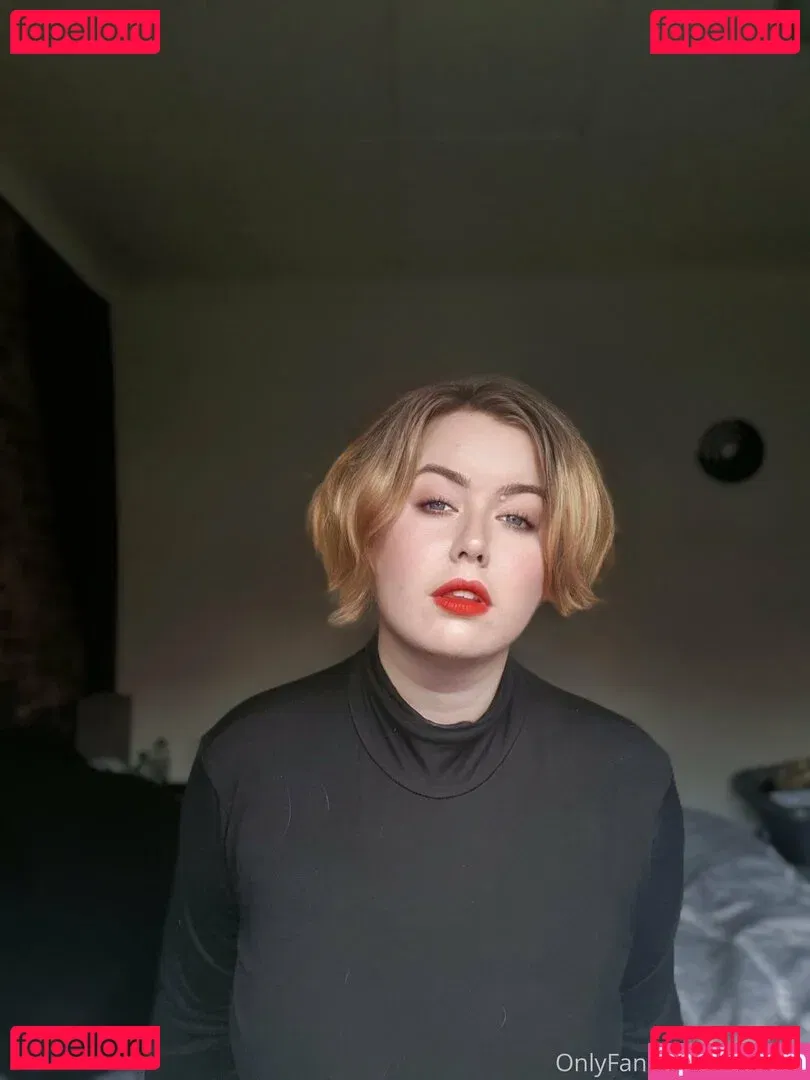 maebry Onlyfans Photo Gallery 