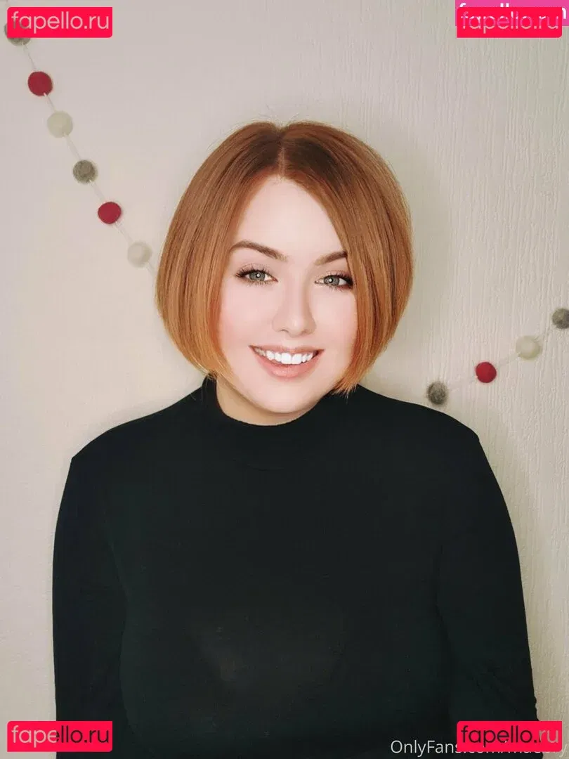 maebry Onlyfans Photo Gallery 