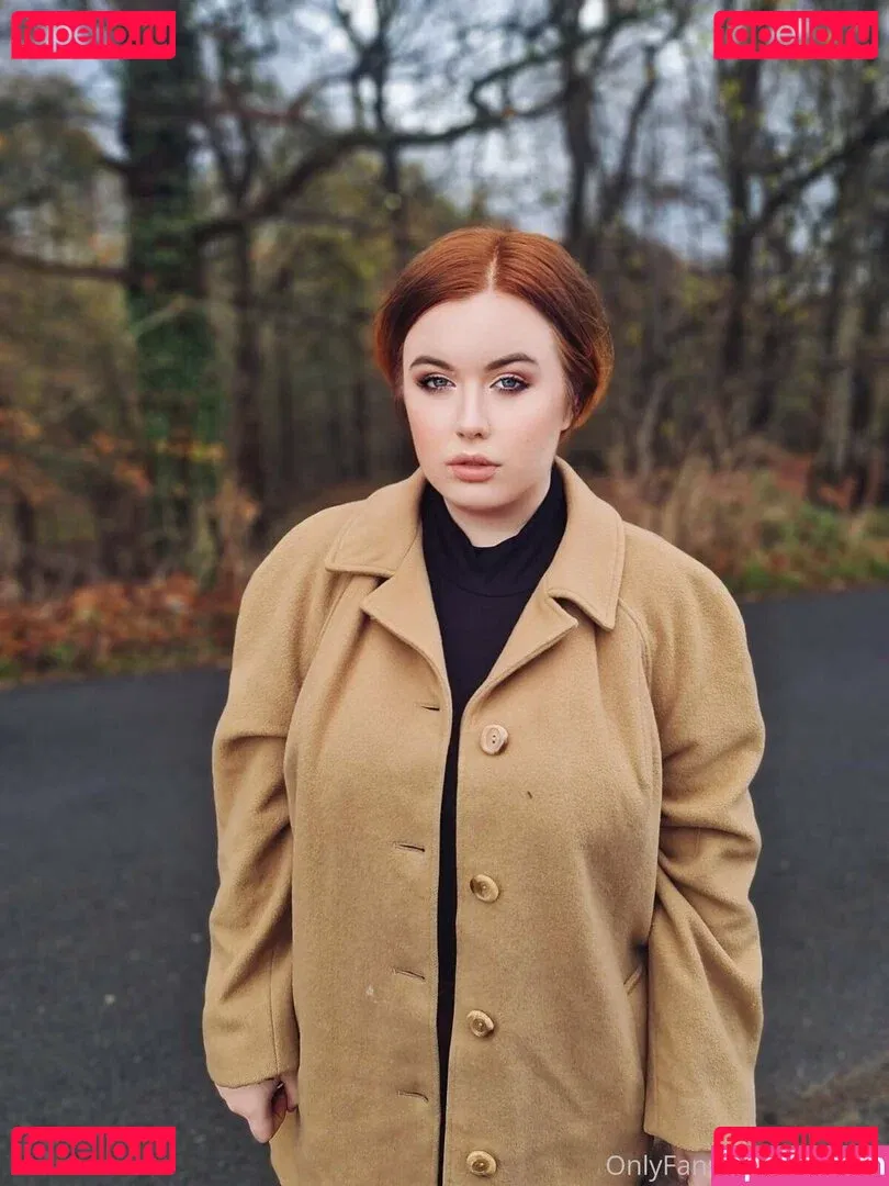 maebry Onlyfans Photo Gallery 