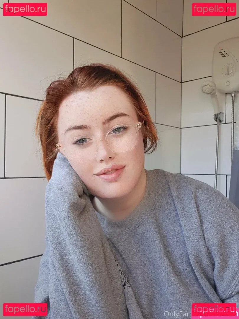 maebry Onlyfans Photo Gallery 