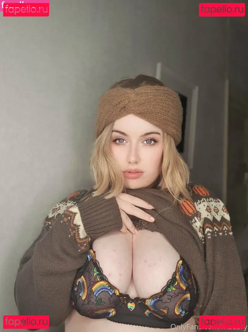 maebry Onlyfans Photo Gallery 