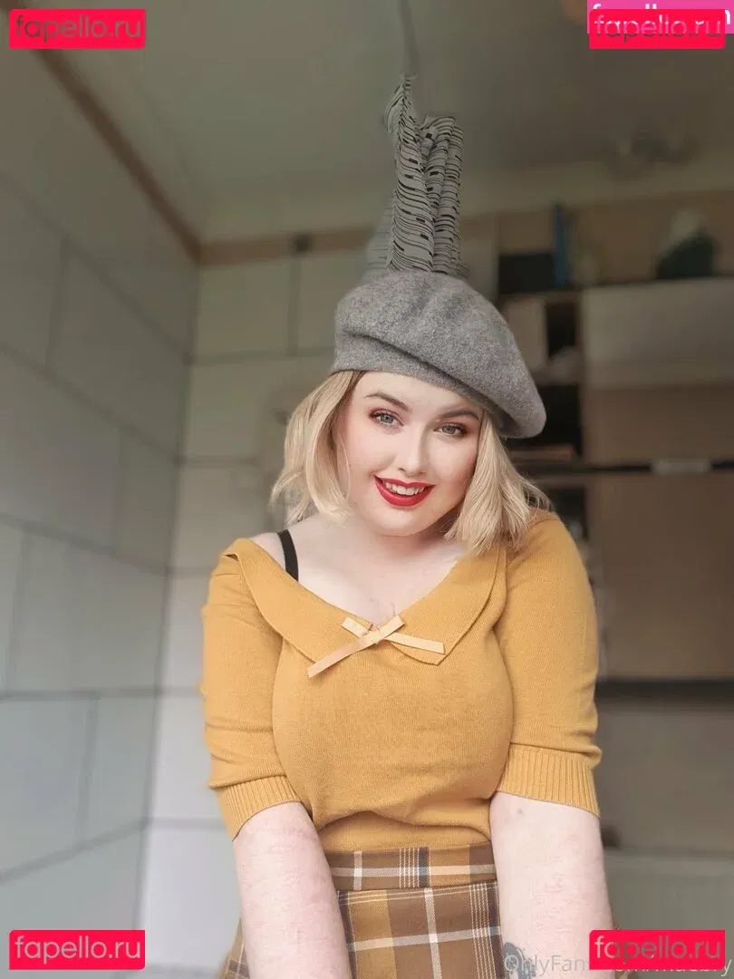 maebry Onlyfans Photo Gallery 