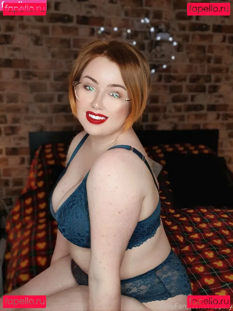 maebry Onlyfans Photo Gallery 