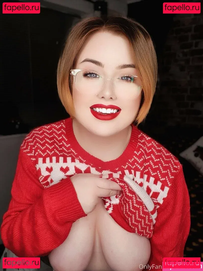 maebry Onlyfans Photo Gallery 