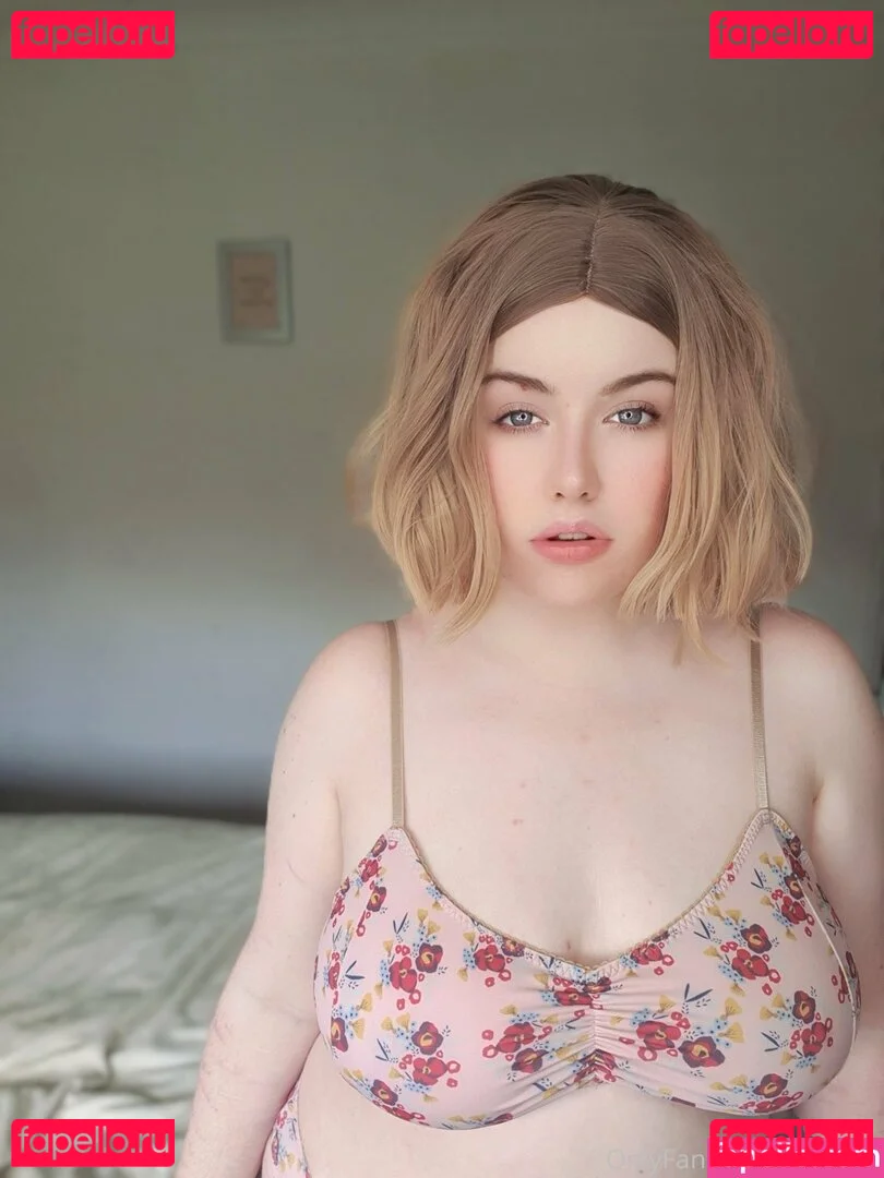 maebry Onlyfans Photo Gallery 