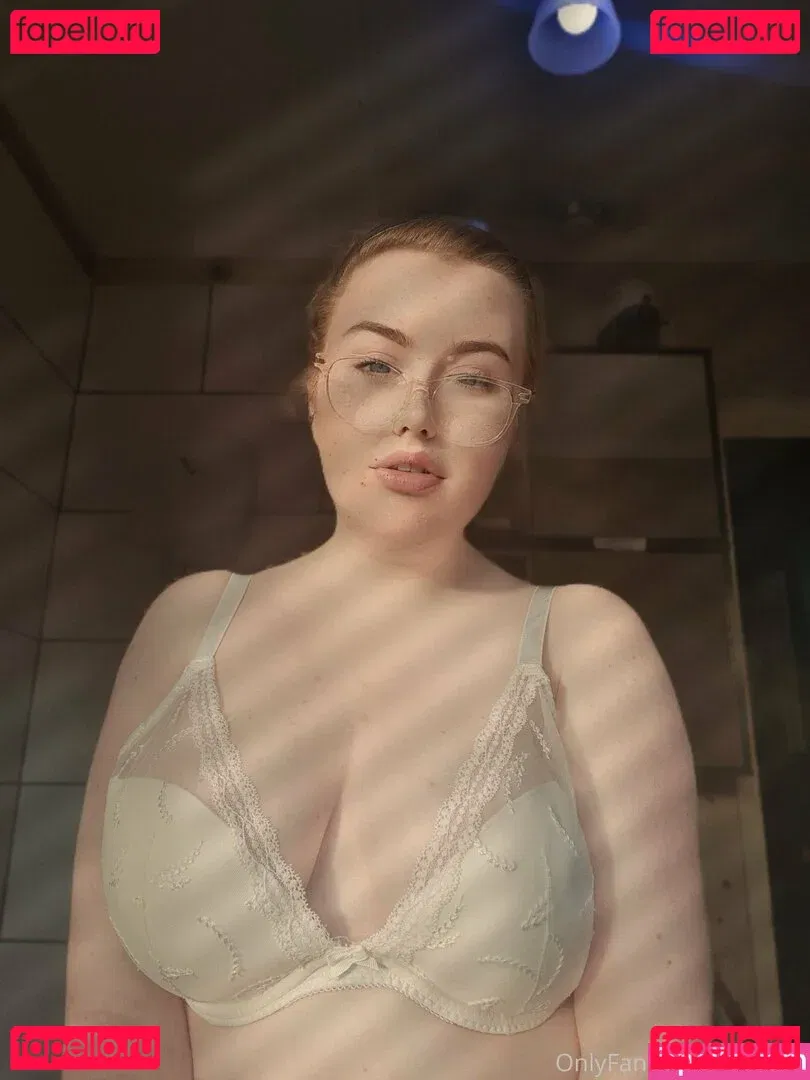 maebry Onlyfans Photo Gallery 