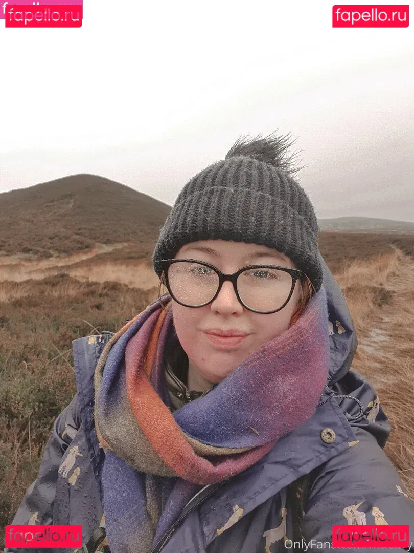 maebry Onlyfans Photo Gallery 