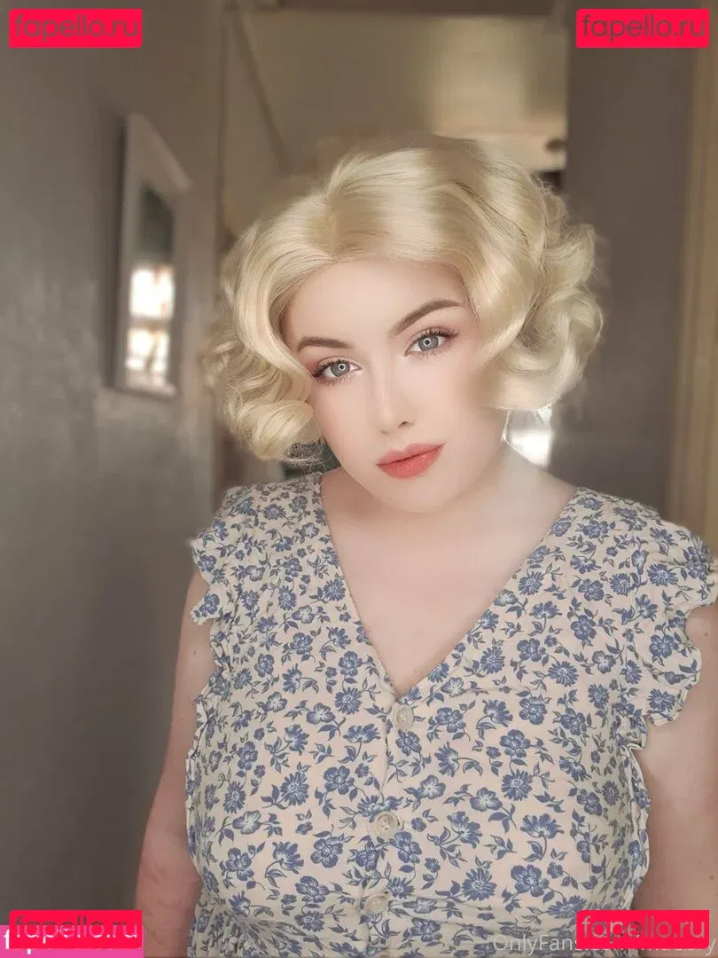 maebry Onlyfans Photo Gallery 