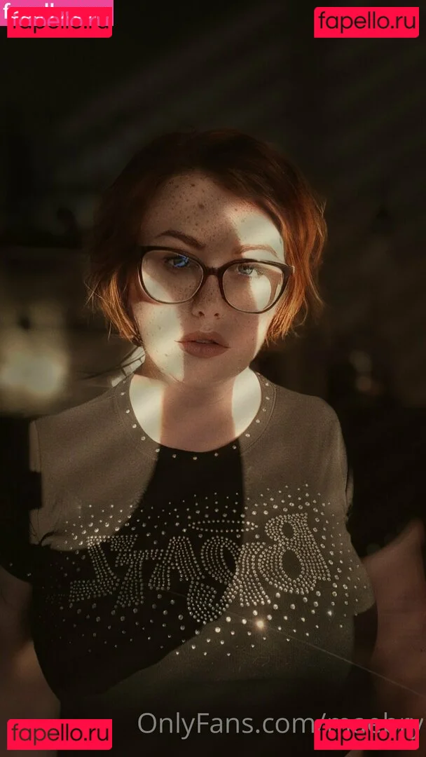 maebry Onlyfans Photo Gallery 