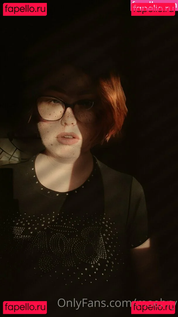 maebry Onlyfans Photo Gallery 