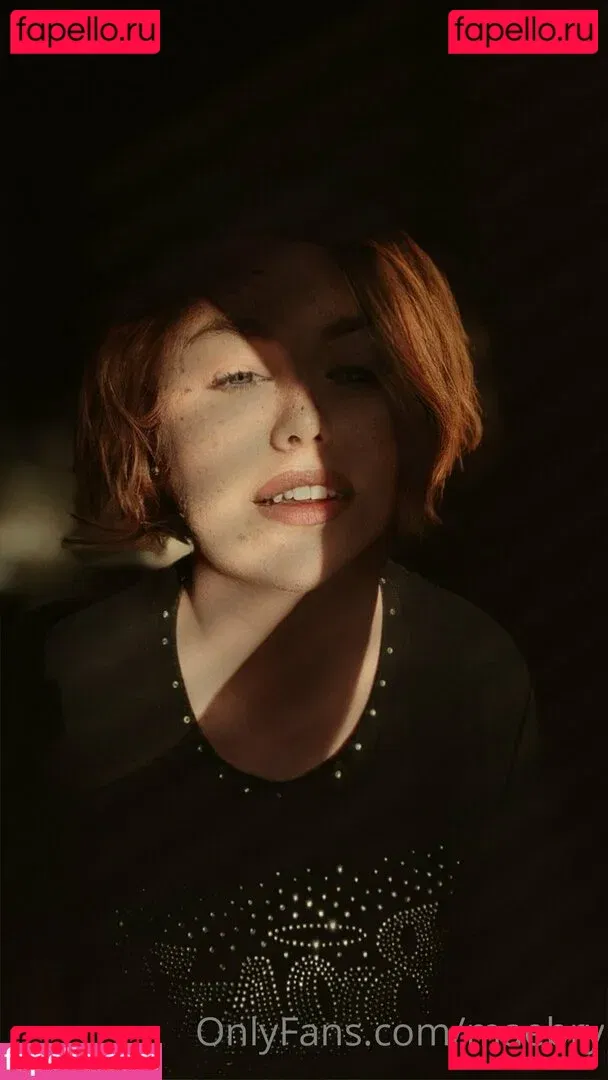 maebry Onlyfans Photo Gallery 