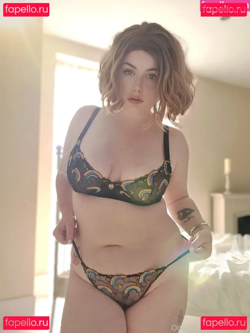 maebry Onlyfans Photo Gallery 