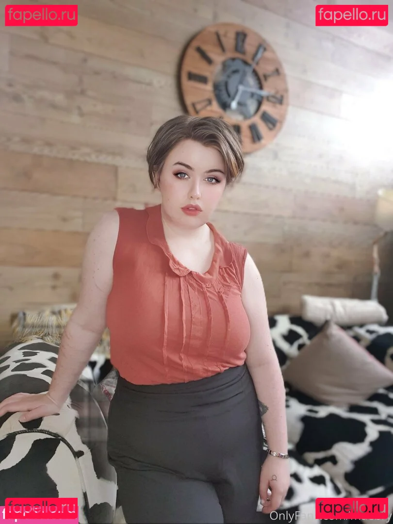 maebry Onlyfans Photo Gallery 