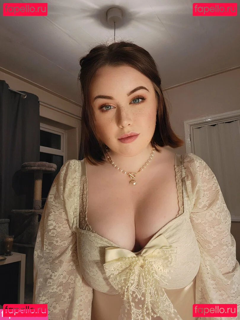 maebry Onlyfans Photo Gallery 