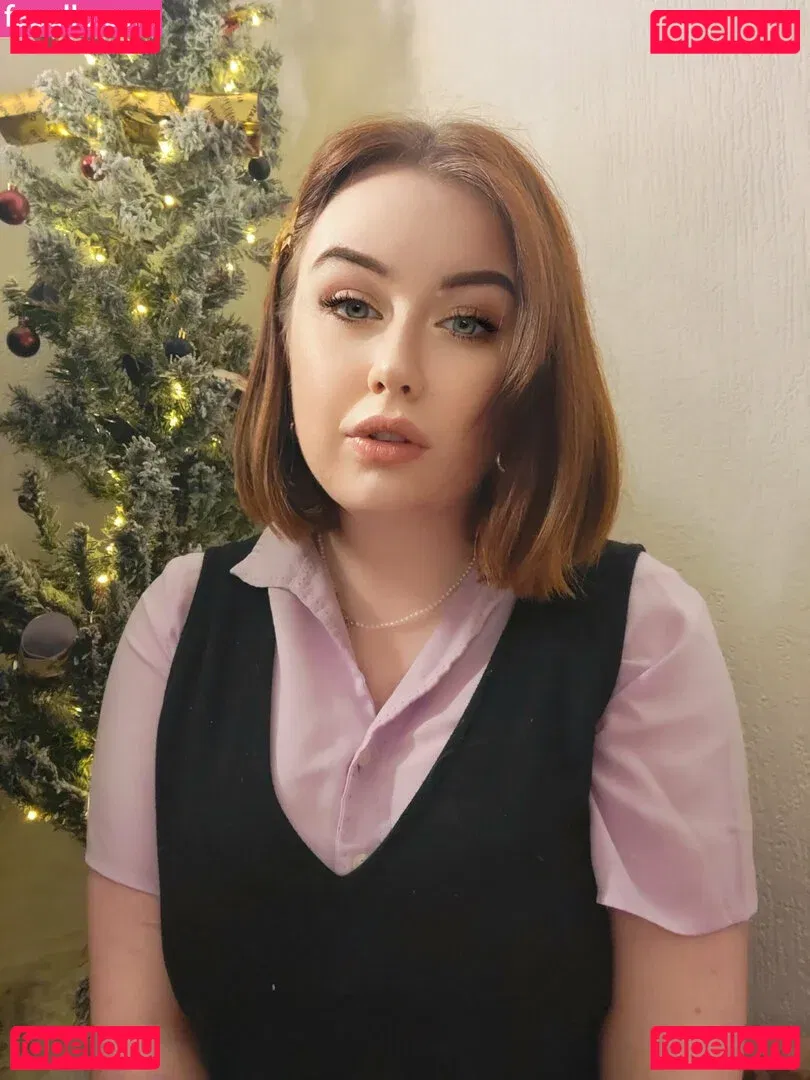 maebry Onlyfans Photo Gallery 