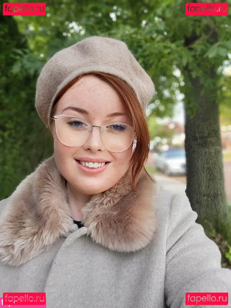 maebry Onlyfans Photo Gallery 