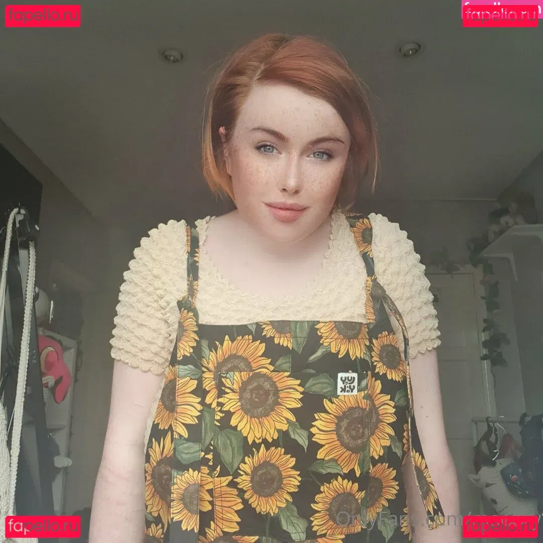 maebry Onlyfans Photo Gallery 