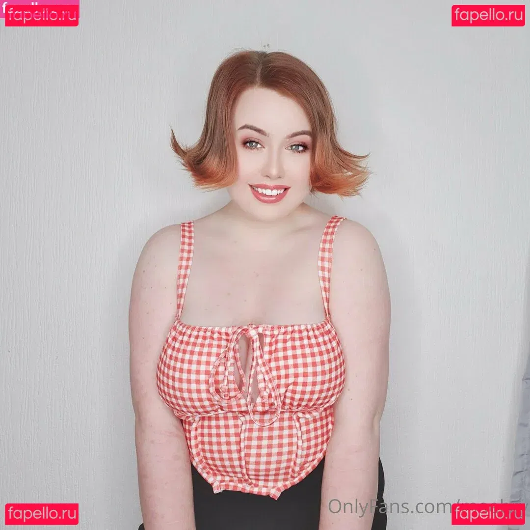 maebry Onlyfans Photo Gallery 