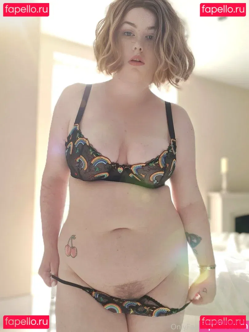 maebry Onlyfans Photo Gallery 