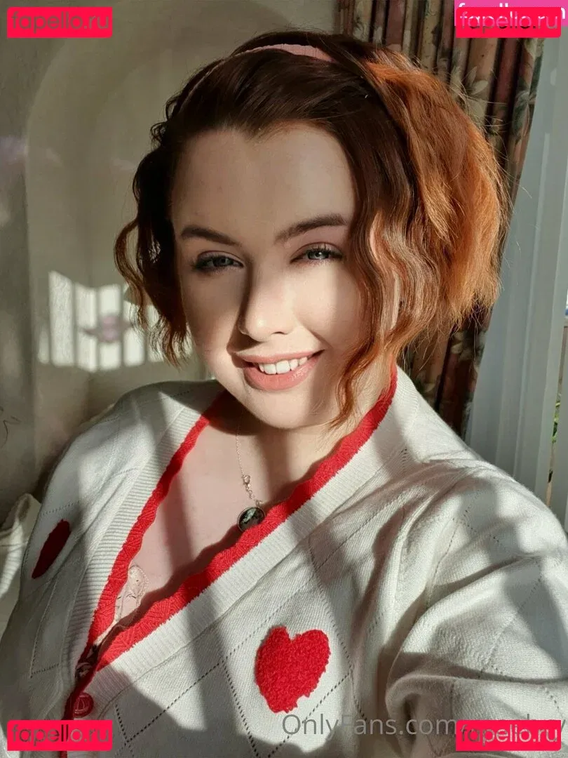 maebry Onlyfans Photo Gallery 