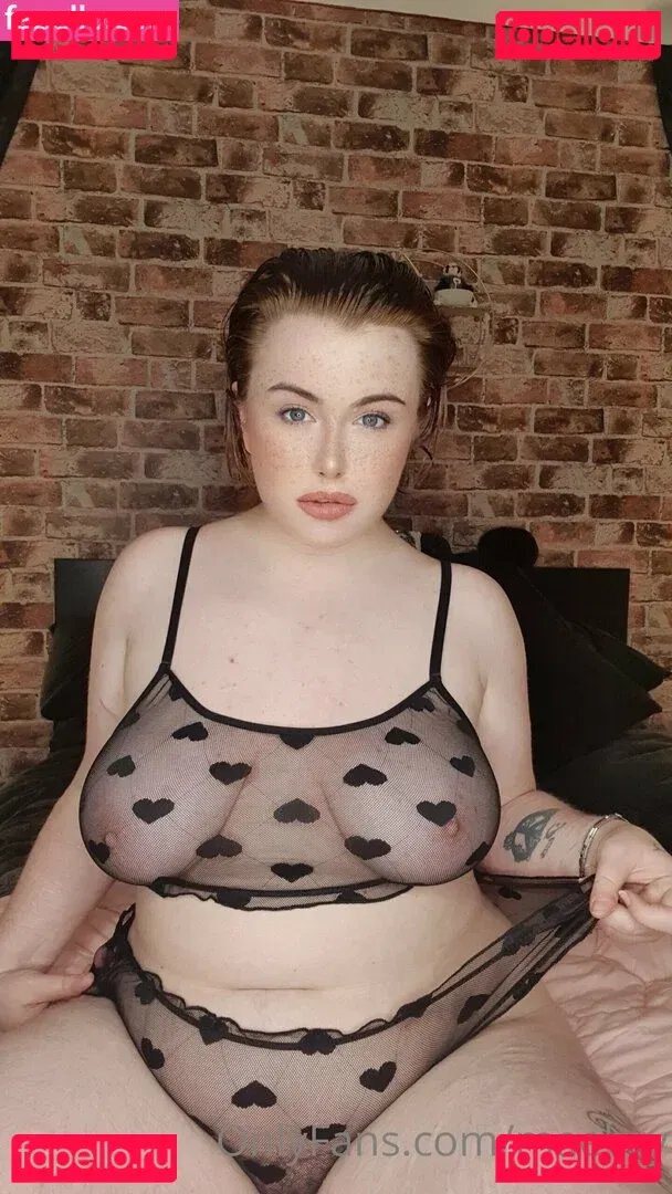 maebry Onlyfans Photo Gallery 