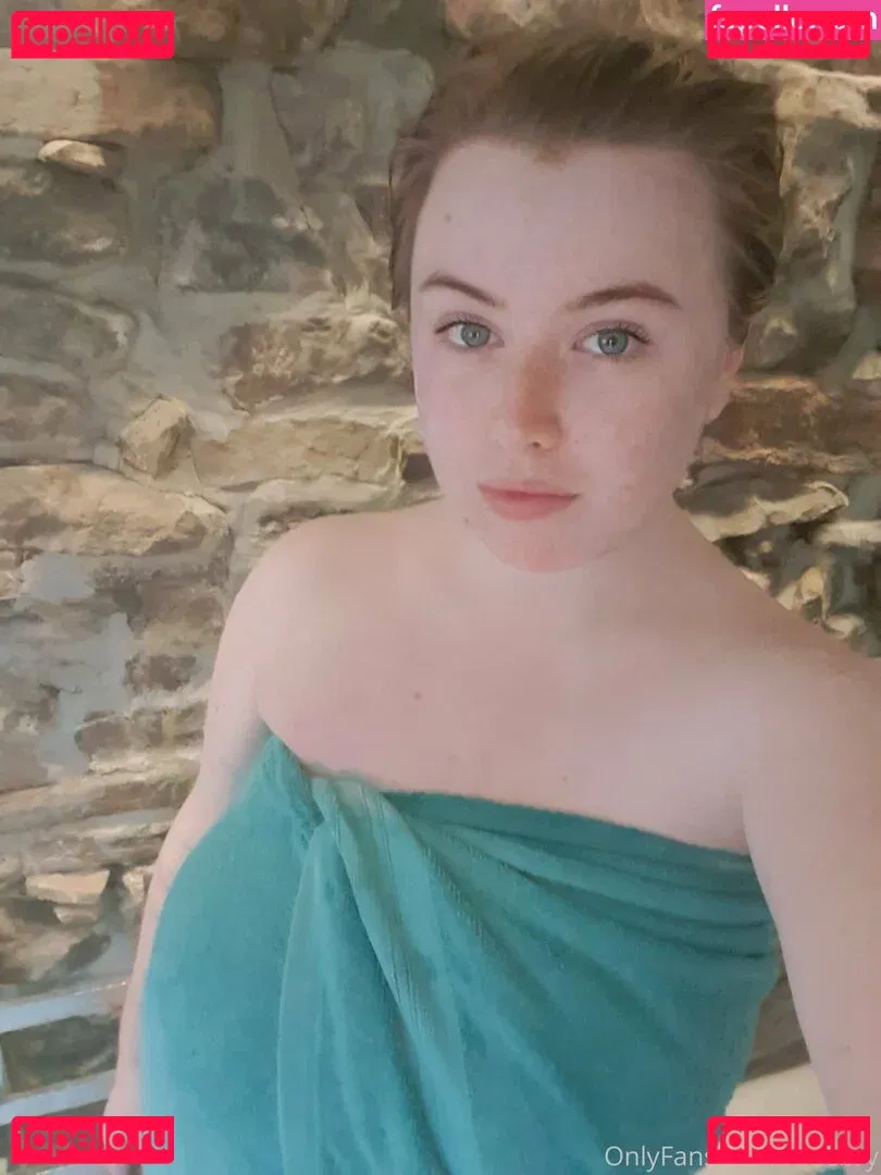 maebry Onlyfans Photo Gallery 