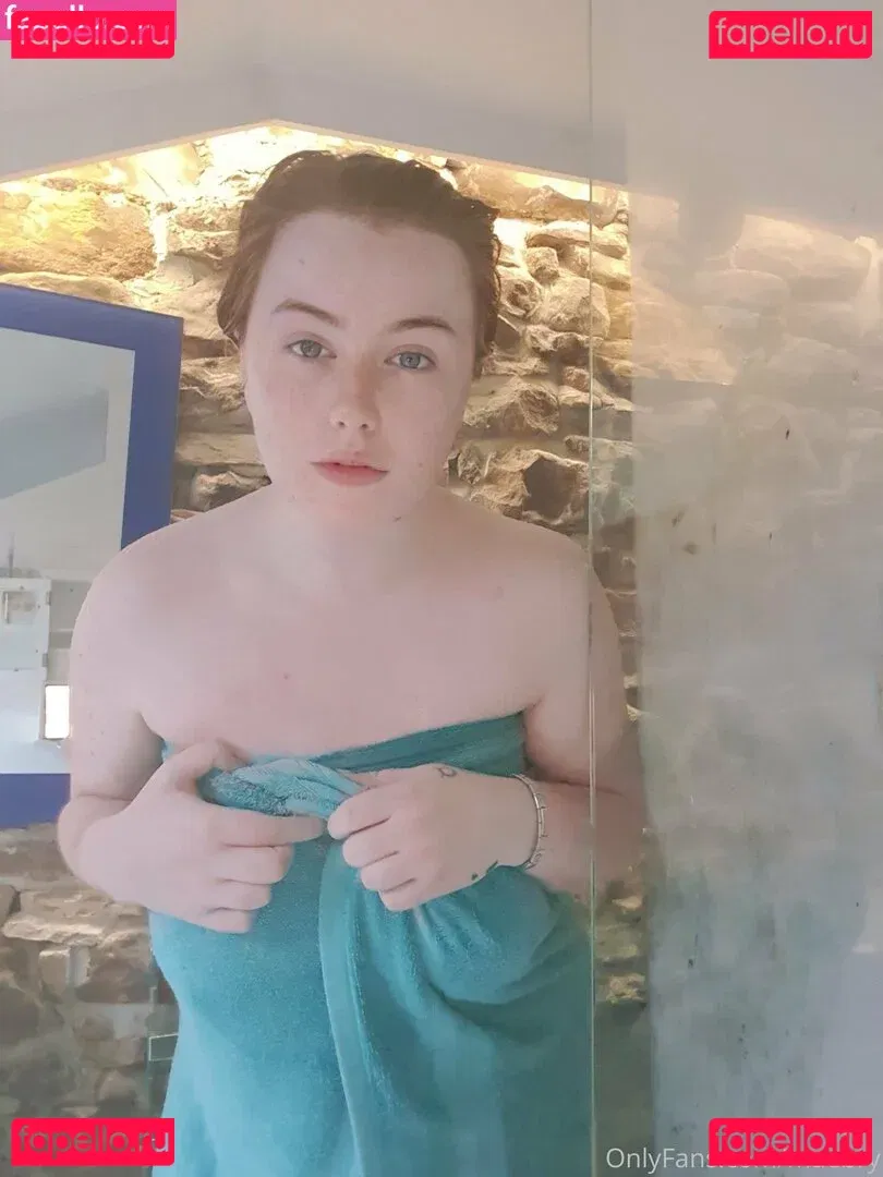 maebry Onlyfans Photo Gallery 