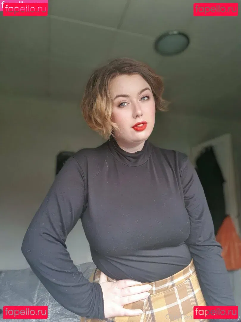 maebry Onlyfans Photo Gallery 