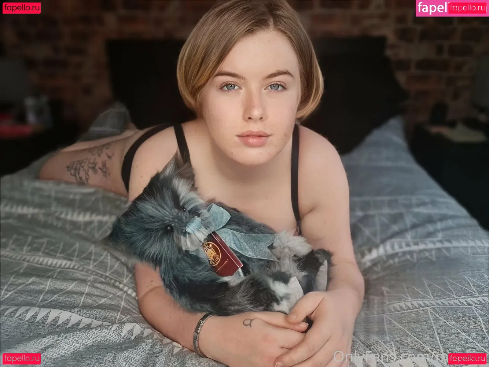 maebry Onlyfans Photo Gallery 