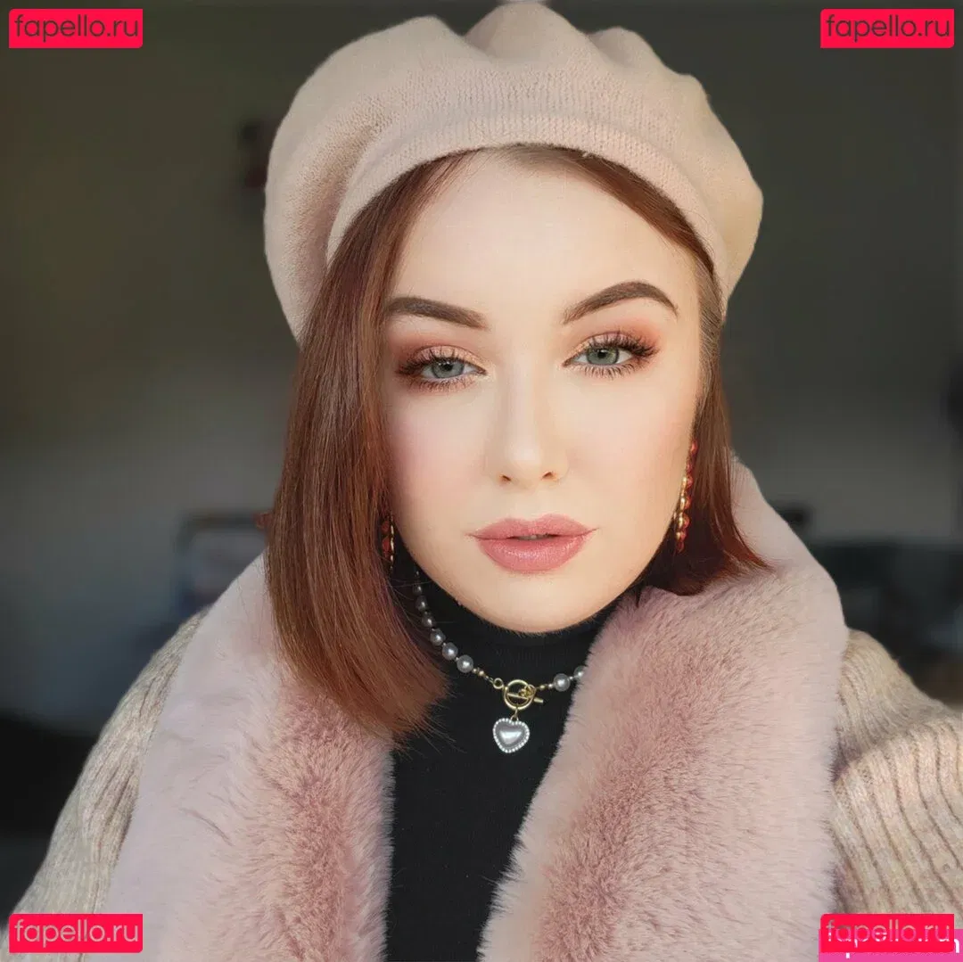 maebry Onlyfans Photo Gallery 