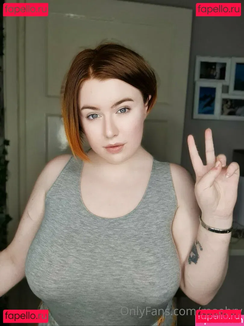 maebry Onlyfans Photo Gallery 