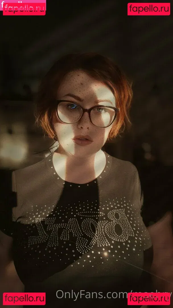 maebry Onlyfans Photo Gallery 