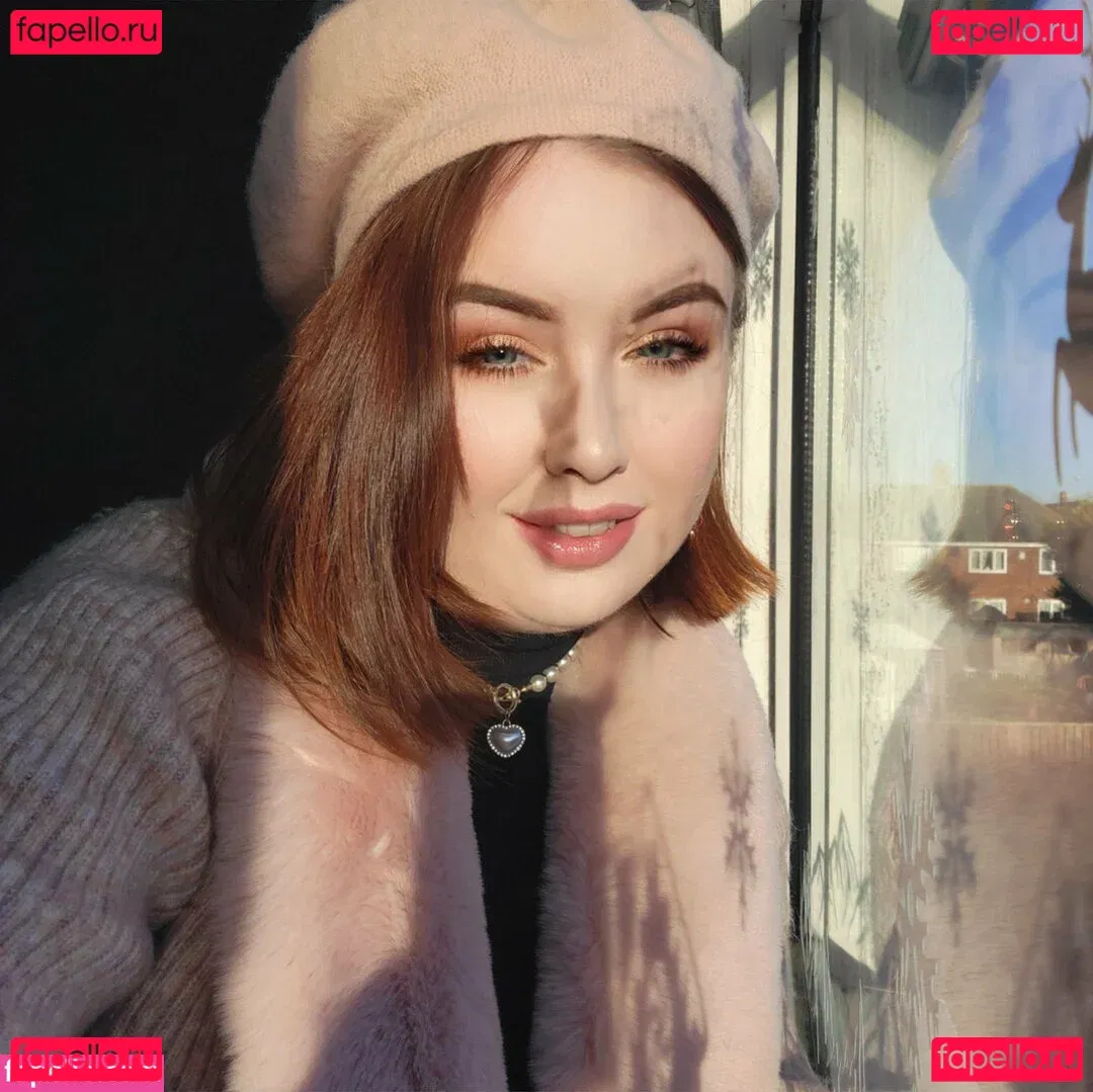 maebry Onlyfans Photo Gallery 