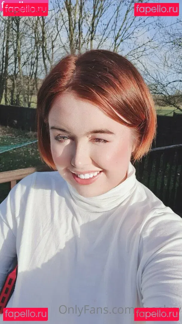 maebry Onlyfans Photo Gallery 