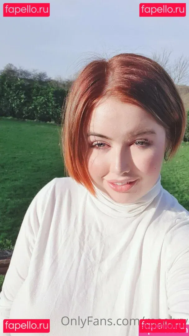 maebry Onlyfans Photo Gallery 