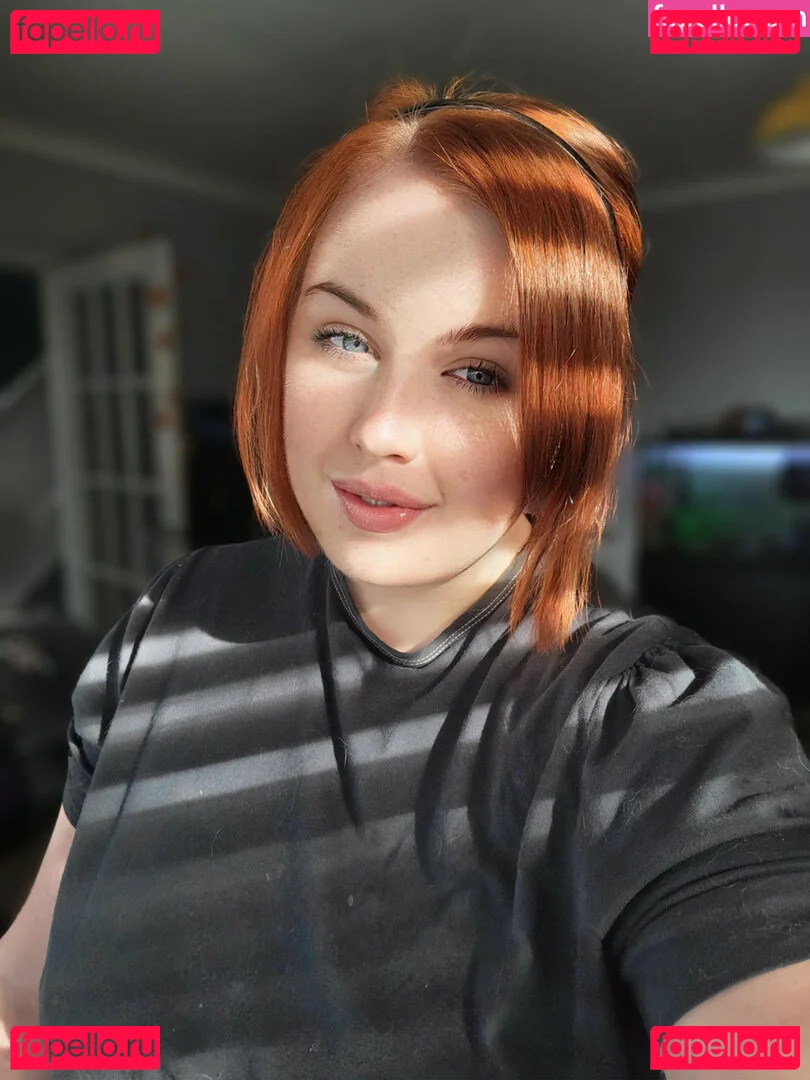 maebry Onlyfans Photo Gallery 