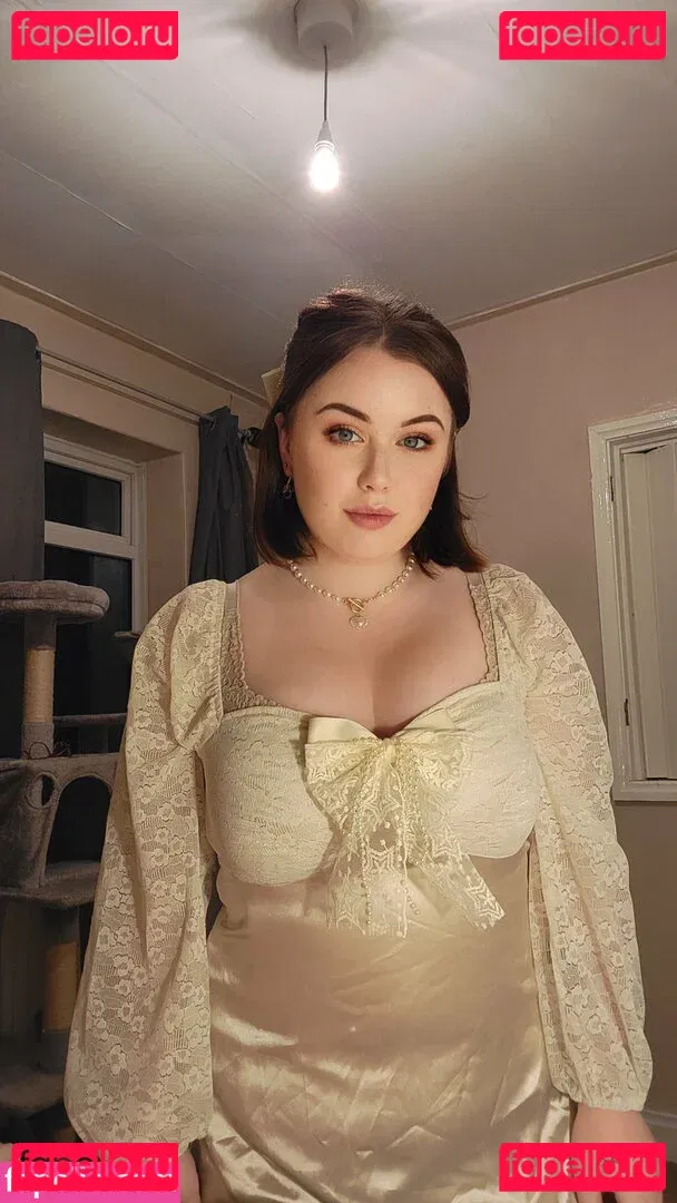 maebry Onlyfans Photo Gallery 