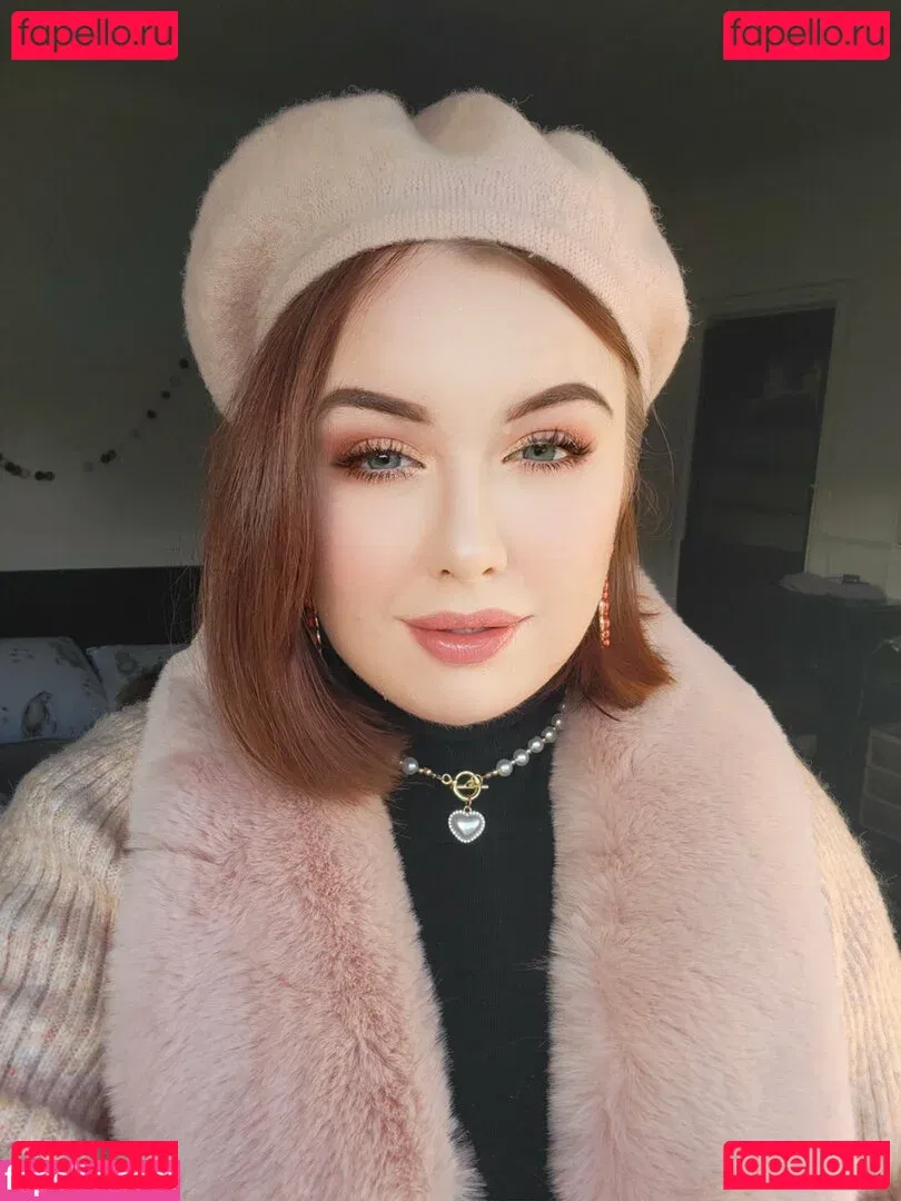 maebry Onlyfans Photo Gallery 