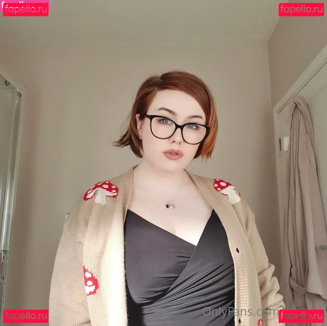 maebry Onlyfans Photo Gallery 