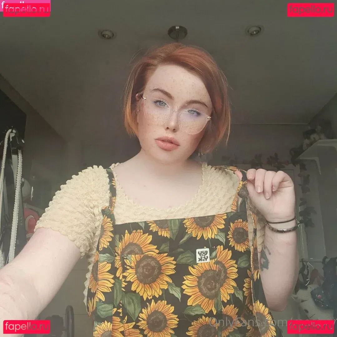 maebry Onlyfans Photo Gallery 