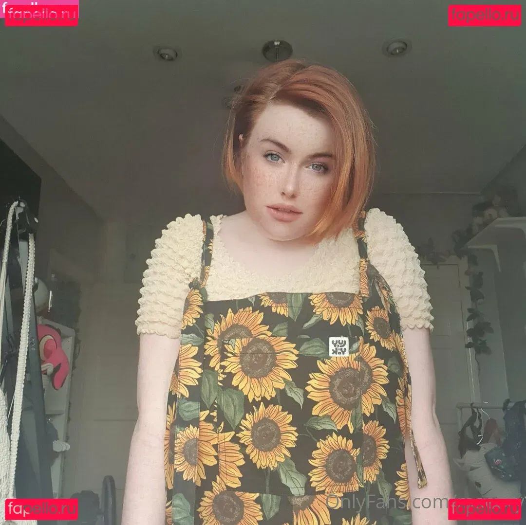 maebry Onlyfans Photo Gallery 