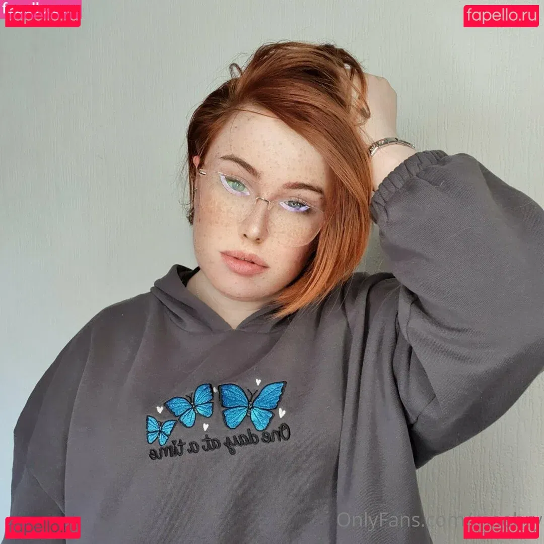 maebry Onlyfans Photo Gallery 