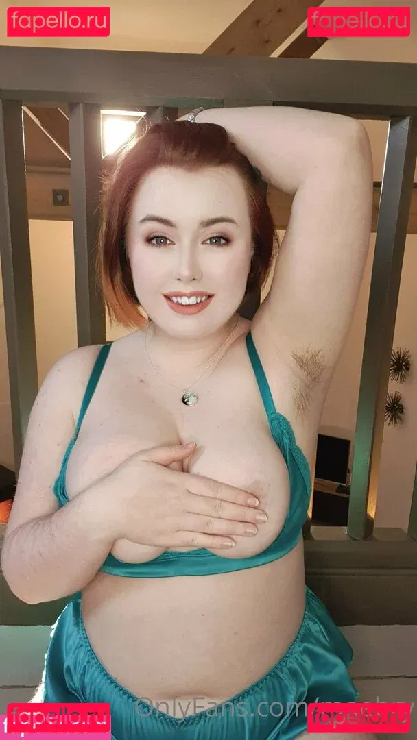 maebry Onlyfans Photo Gallery 