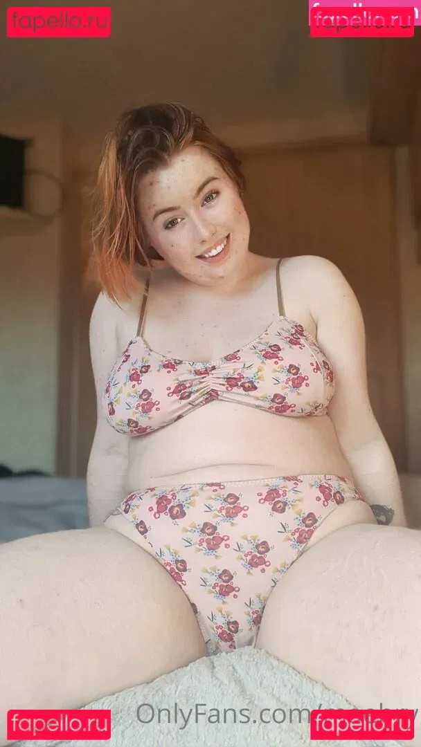 maebry Onlyfans Photo Gallery 