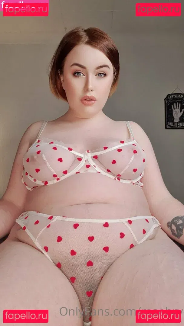 maebry Onlyfans Photo Gallery 