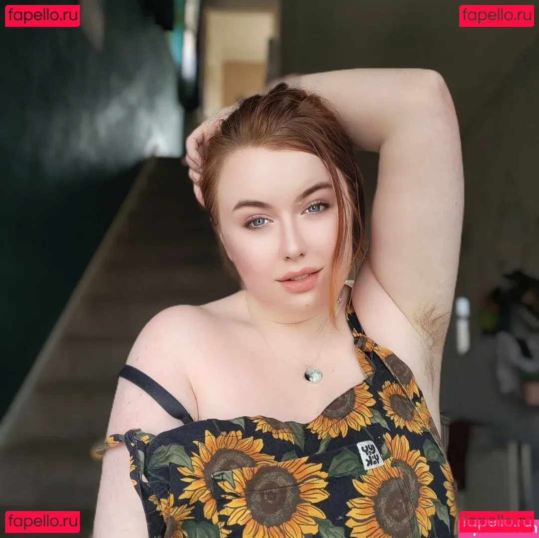 maebry Onlyfans Photo Gallery 